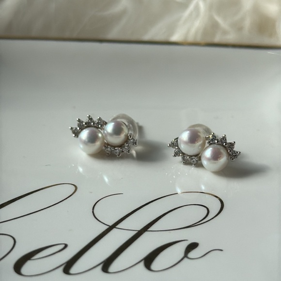 Stunningly Elegant double baby freshwater pearl studs - Picture 4 of 4